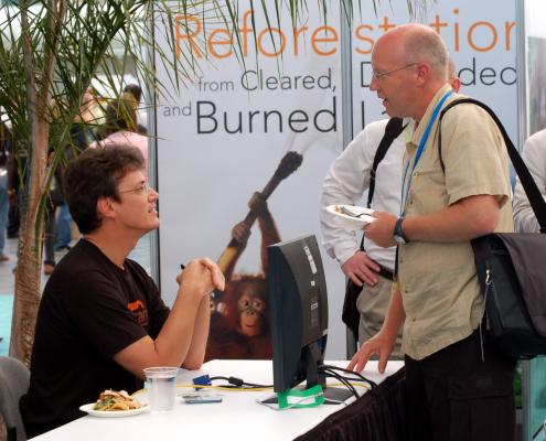 Keynote speaker Willie Smits signing his book